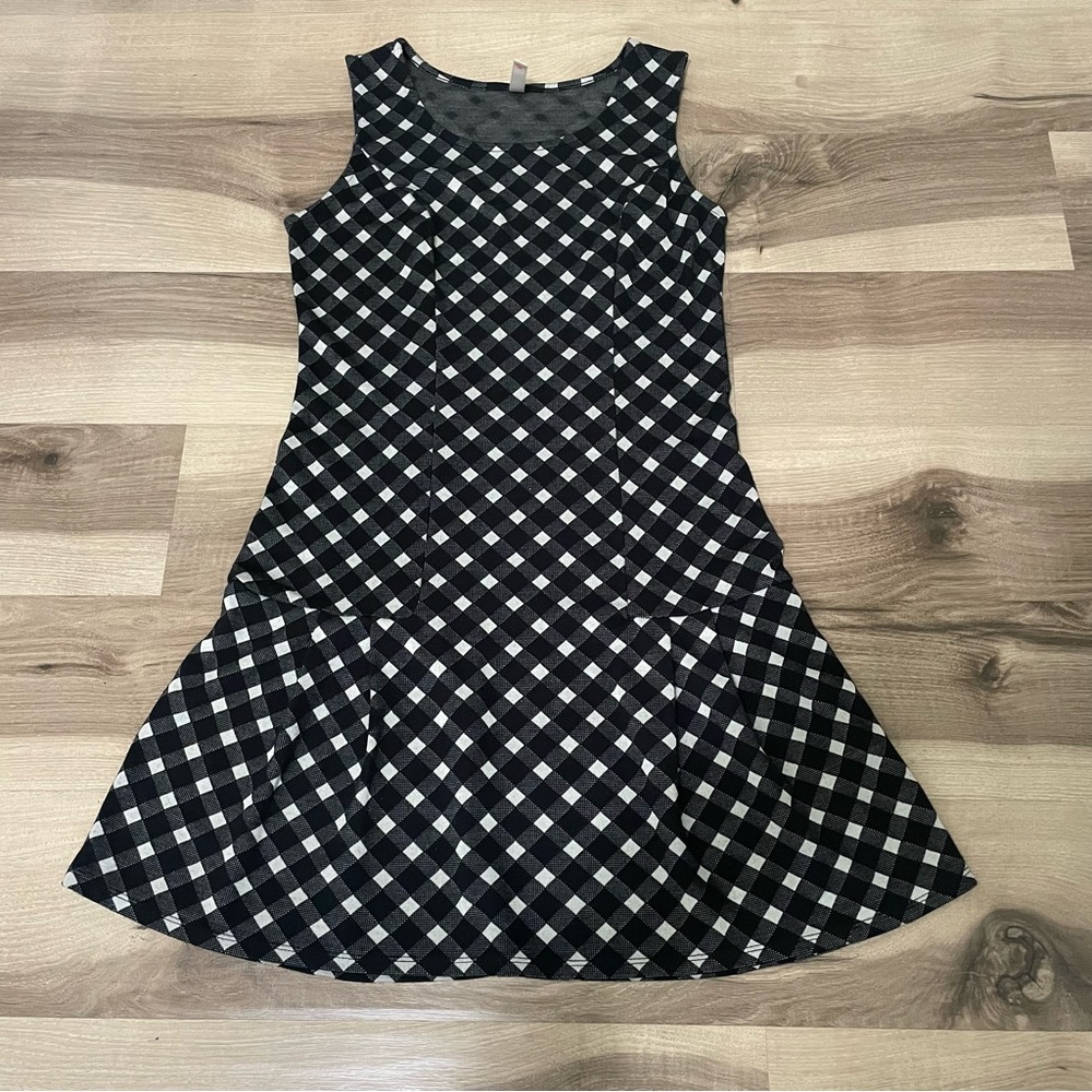 Xhilaration black and white dress Size S! Think 90s vibes!!